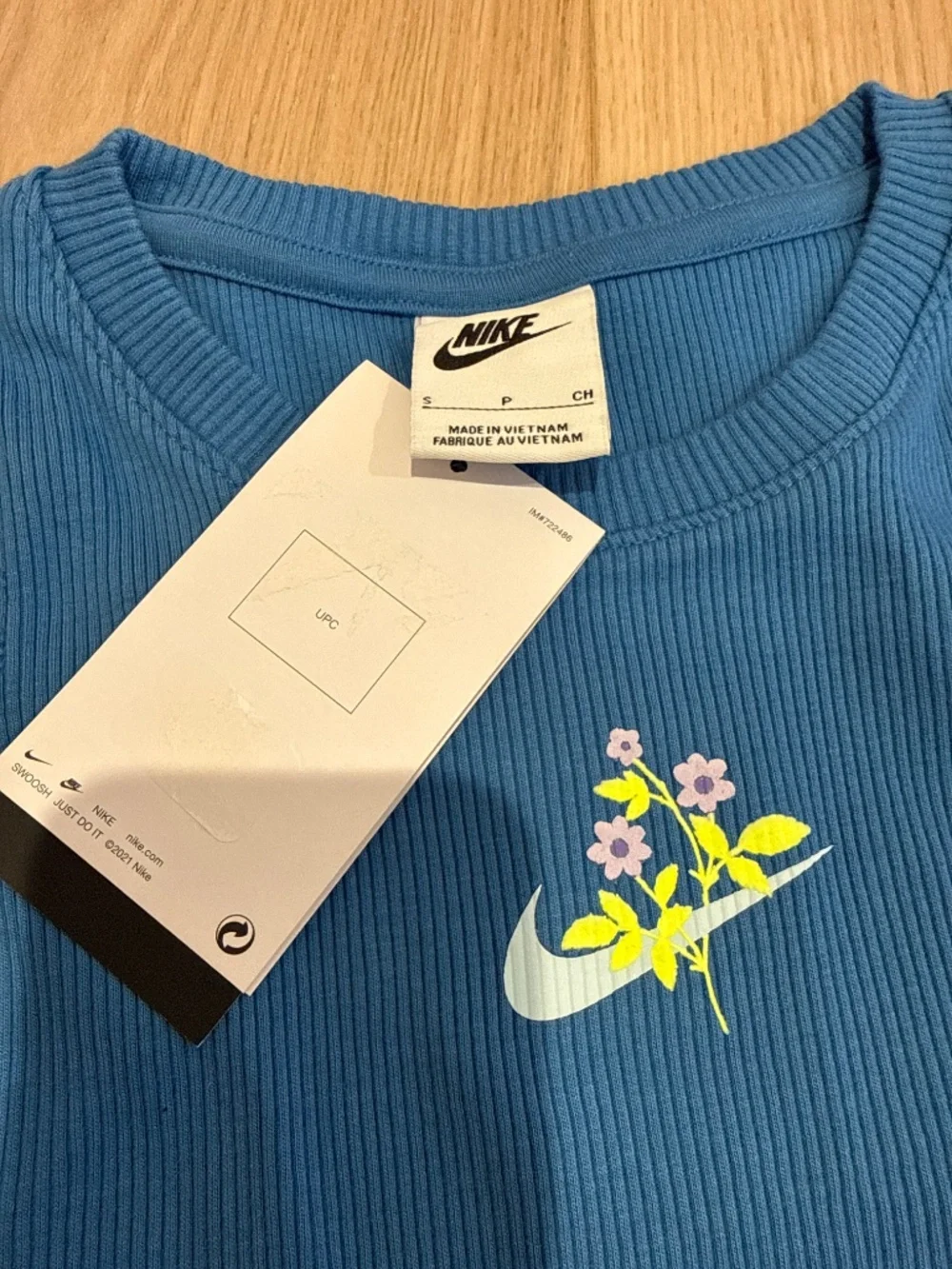 New nike size small top